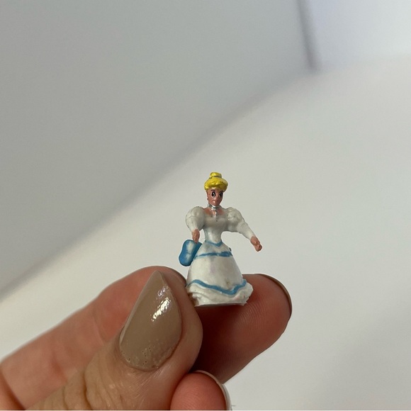 1996 Trendmasters Cinderella Star Castle Mini Figure Doll Polly Pocket Style 90s - Picture 7 of 9
